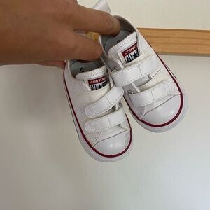 NWOT Toddler Converse sz US 4